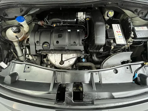 Peugeot 2008 ACTIVE 1.6 AUT 5P
