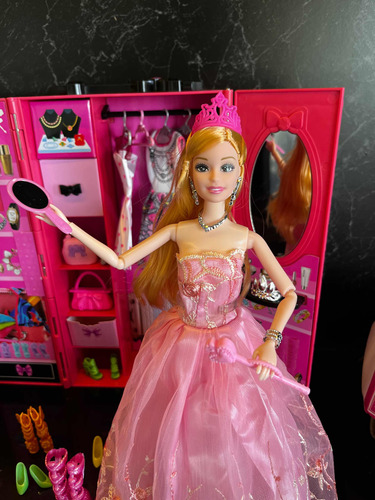 Muñeca Importada Queban Doll Closet Wardrove Set