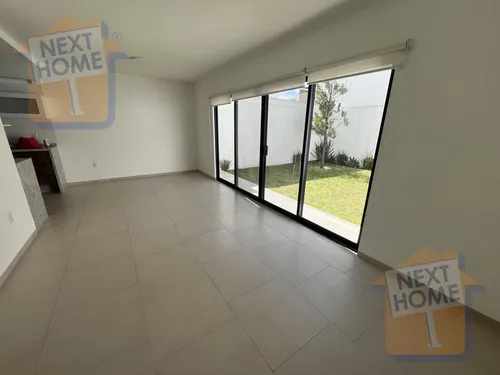 Venta Casa Con Roof Y Jardín Excedente En Entrecielos Querétaro