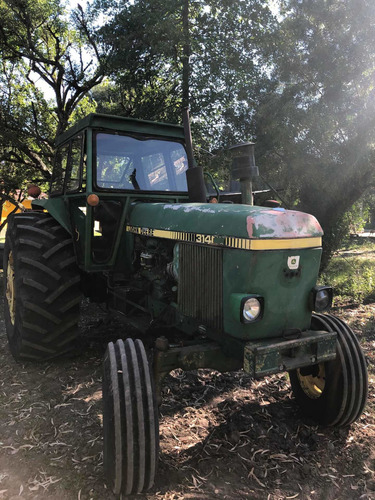 John Deere 3140