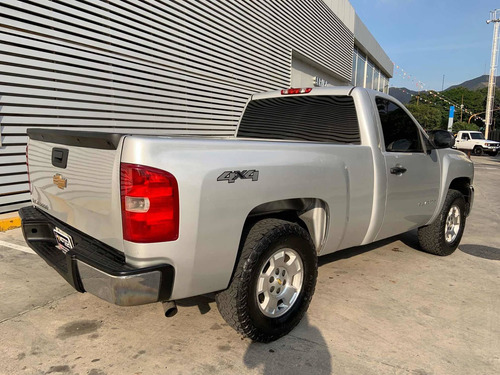 Imagen 4 de 9 de Chevrolet Silverado 4x4