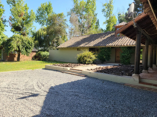 Casa Estilo Chileno En Condominio Buena Ubicacion Pirque