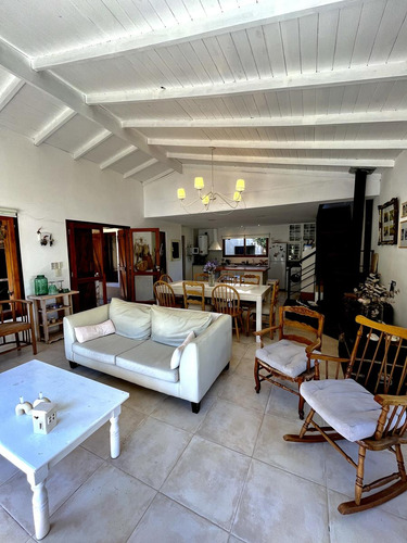 Casa En En La Caleta, Con Pileta!