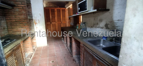 Potencial Casa Ubicada En Zona Centrica En Venta En El Rosal Yf