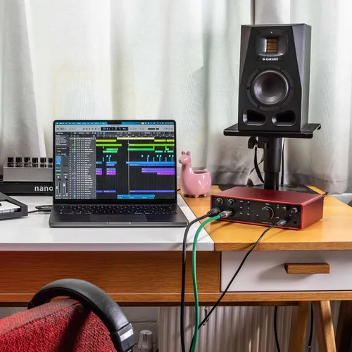 Interfaz De Audio Focusrite Scarlett 16i16 4ta Generación Rojo