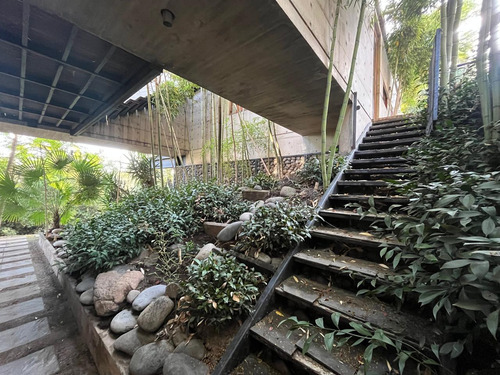 Arriendo De Moderna Casa Con Grandiosa Vista A La Ciudad