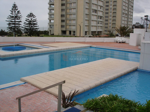 Imagen 9 de 10 de Apartamento En Alquiler De Temporada, Con Terraza, Cochera Y Servicios A Media Cuadra Del Mar