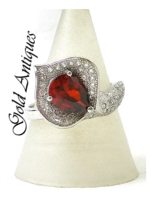 Anillo De Plata 925 Granate Y Zafiros Blancos