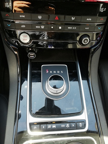 Jaguar Xe Pure 2.0 Turbo 250 Hp 49 Mil Km Año 2016
