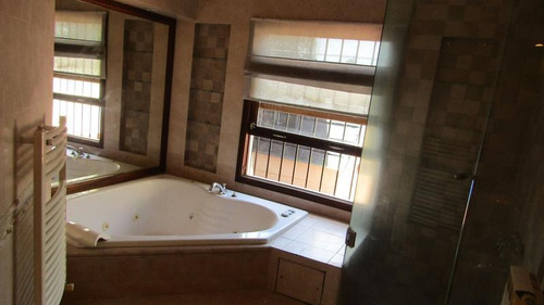 Imagen 16 de 21 de Casa De Estilo Francés 4 Ambientes Garage Dos Autos En Residencial Exclusivo