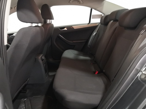 Imagen 13 de 15 de Volkswagen Jetta 2017 2.5 Trendline Tiptronic At
