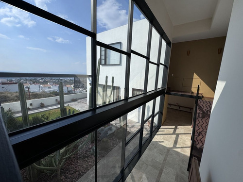 Preciosa Casa En Venta En Los Cipreses Corregidora