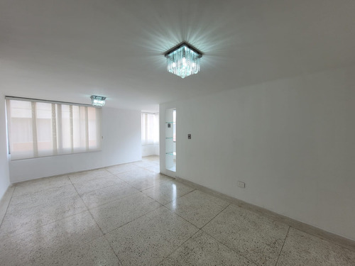 Se Vende En Andalucia, 96.4m2, Piso 4 Sin Ascensor, 2 Habitaciones, 2 Baños $310 Millones