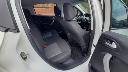 Imagen 8 de 25 de Peugeot 208 Allure