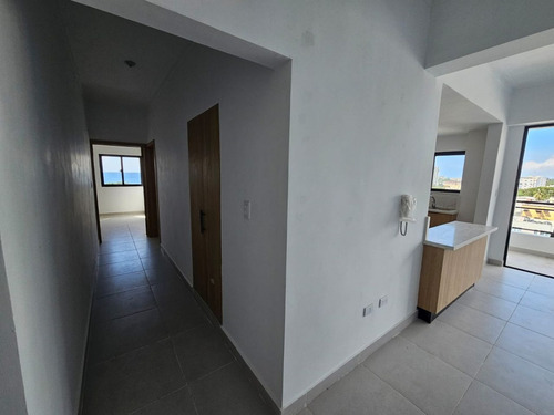 Apartamento En Venta En Zona Universitaria, Santo Domingo, 100m2, 2 Hab. 2 Parqueos, Excelente Ubicacion, Todas Las Comodidades, Seguridad, Oportunidad De Invertir.