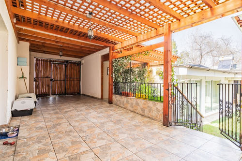 Casa En Venta De 3 Dorm Con Dpto Independiente. Las Condes