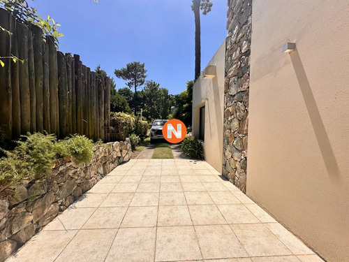 Casa En Venta En Barrio Privado, Punta Del Este