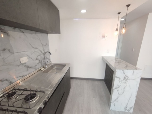 Apartamento En Arriendo En Bogotá Hayuelos. Cod 14645