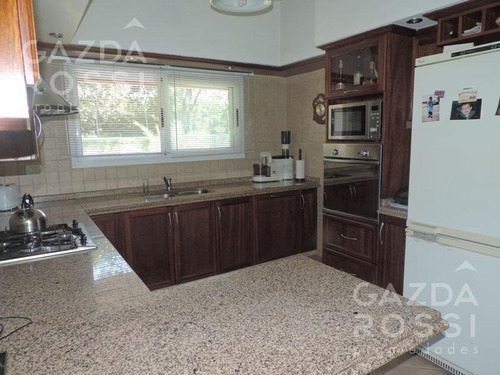Venta Casa 5 Ambientes Barrio Privado La Deseada.