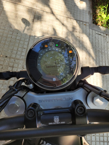 Husqvarna Svartpilen 401