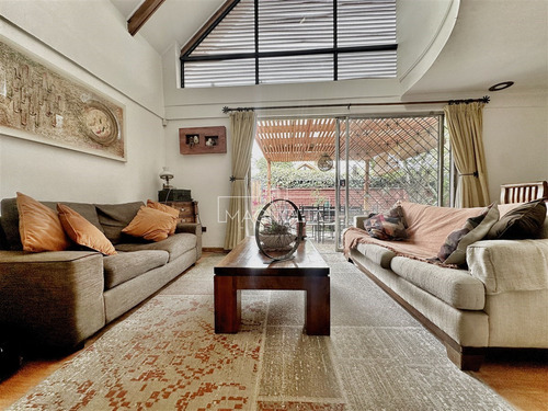 Casa En Venta De 5 Dorm. En Las Condes