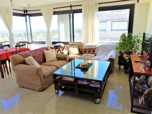 Imagen 4 de 11 de Apartamento Pent Huose.- Maldonado A Pasos De Playa Mansa.- Dos Dormitorios Dos Baños Living Comedor ,muy Linda Vista Cocina Con Lavadero Garaje .-