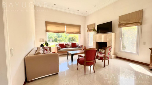 Imagen 12 de 21 de Venta - Muy Linda Casa En Club De Campo San Francisco - Bayugar Negocios Inmobiliarios