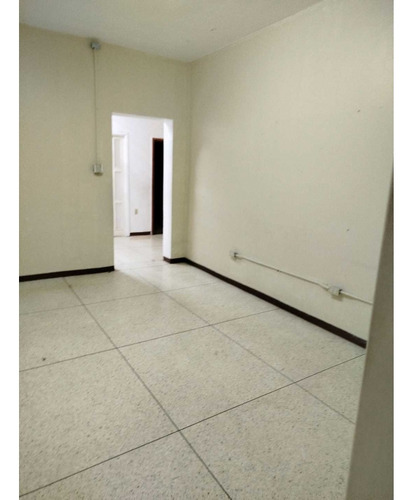 Alquiler Planta Alta En Casa Comercial 200m2 La Carlota 4706