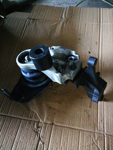 Base Soporte De Motor De Hyundai Accent Getz Derecha