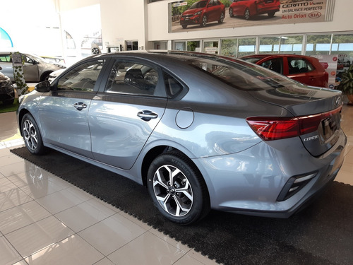 Kia Cerato Vivro 1.6 L Mt 2021 0 Km.