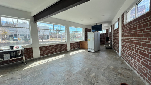 Local En Renta A Pie De Boulevard Euquerio Guerrero 81 M2