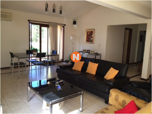 Casa En Venta Y Alquiler, Cantegril, Punta Del Este, 3 Dormitorios.- Ref: 209446