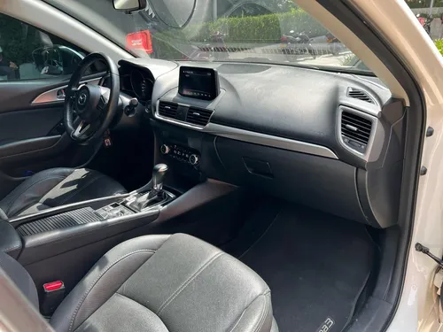Mazda 3 2.0 Touring