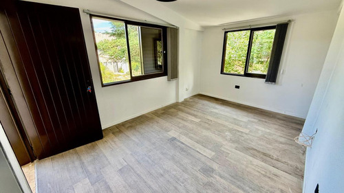 Casa Ph En Venta, Un Dormitorio, Patio, Cochera. Villa Del Lago, Carlos Paz.
