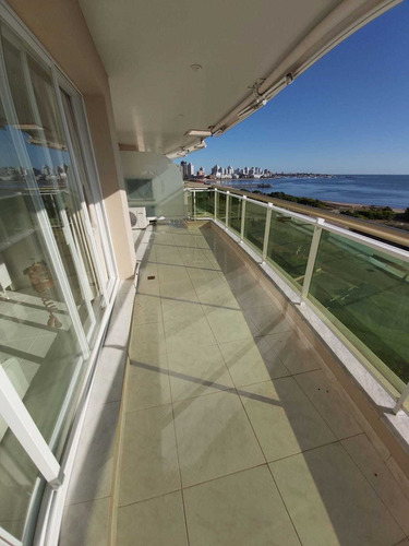 Apartamento En Venta De 3 Dormitorios En Playa Mansa