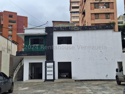 Sabana Grande !! Maravilloso Edificio Comercial De 2 Plantas, Cavas Para Refrigeración Y Enfriamiento De Carne, Pollo Y Embutidos, 767 M2 Terrero, 361 M2 Const., 12 Pe, 2 Baños, Amplias Oficinas.