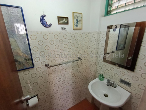En Venta Hermosa Casa Con Anexo Y Amplio Jardín En Santa Paula