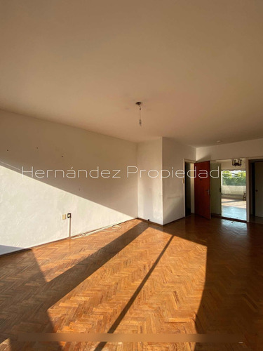 Venta Con Renta 2 Dormitorios Más Servicio. Garage Opcional.