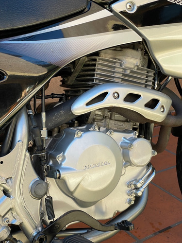 Imagen 13 de 15 de Honda Falcon 400