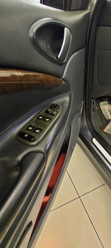 Imagem 9 de 14 de Citroën C5 2003 2.0 Exclusive Aut. 4p