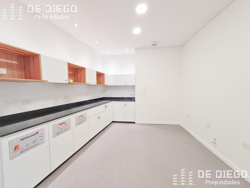 Oficinas En Alquiler 1060 M2 En Edificio Lumina Thames San Isidro, Certificacion Leed Green Building