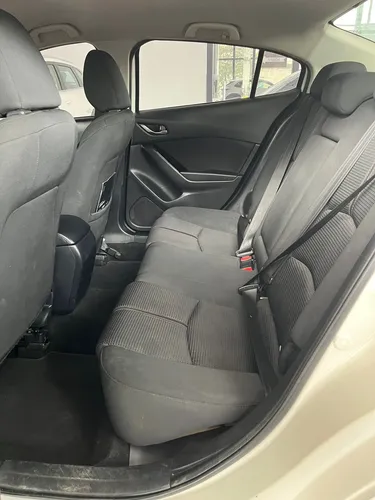 Mazda 3 2.0 Touring MT