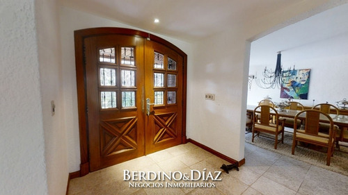 Preciosa Mansión En Exclusivo Barrio Beverly Hills- Ref: 326