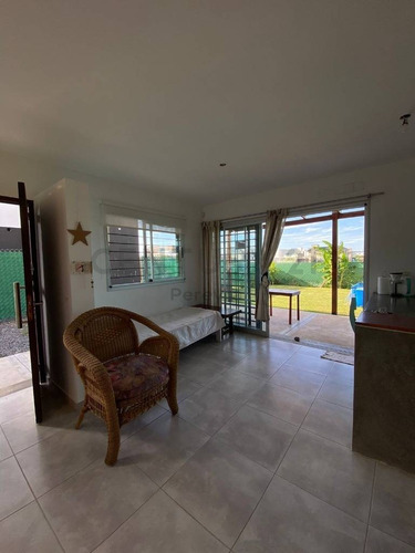 Imagen 4 de 18 de Calle 5 Entre 499 Y 500-casa A Estrenar 2 Dormitorios Y Parque En Venta - Gonnet