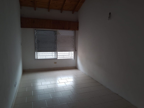 Venta Departamento De 3 Ambientes Amplios Con Patio En Moron ( No Haedo No Castelar No Ituzaingo)