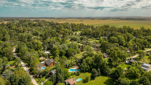 Casa Tres Ambientes. Parque. Piscina. La Armonía. Venta.