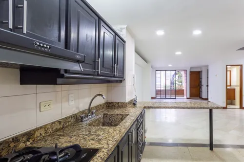 Apartamento En Venta En Conquistadores. Cod V21453