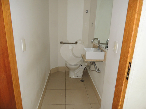 Imagem 6 de 29 de Sobrado Comercial Com Várias Salas E Agradável Jardim./ Locado - Reo514108