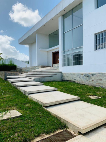 Se Vende Espectacular Casa Moderna En La Lagunita