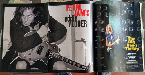 Revista Guitar World - Pearl Jam (poster) - Yes - Weezer (Usado)